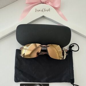 REVO Like New Descend Sunglasses with Case